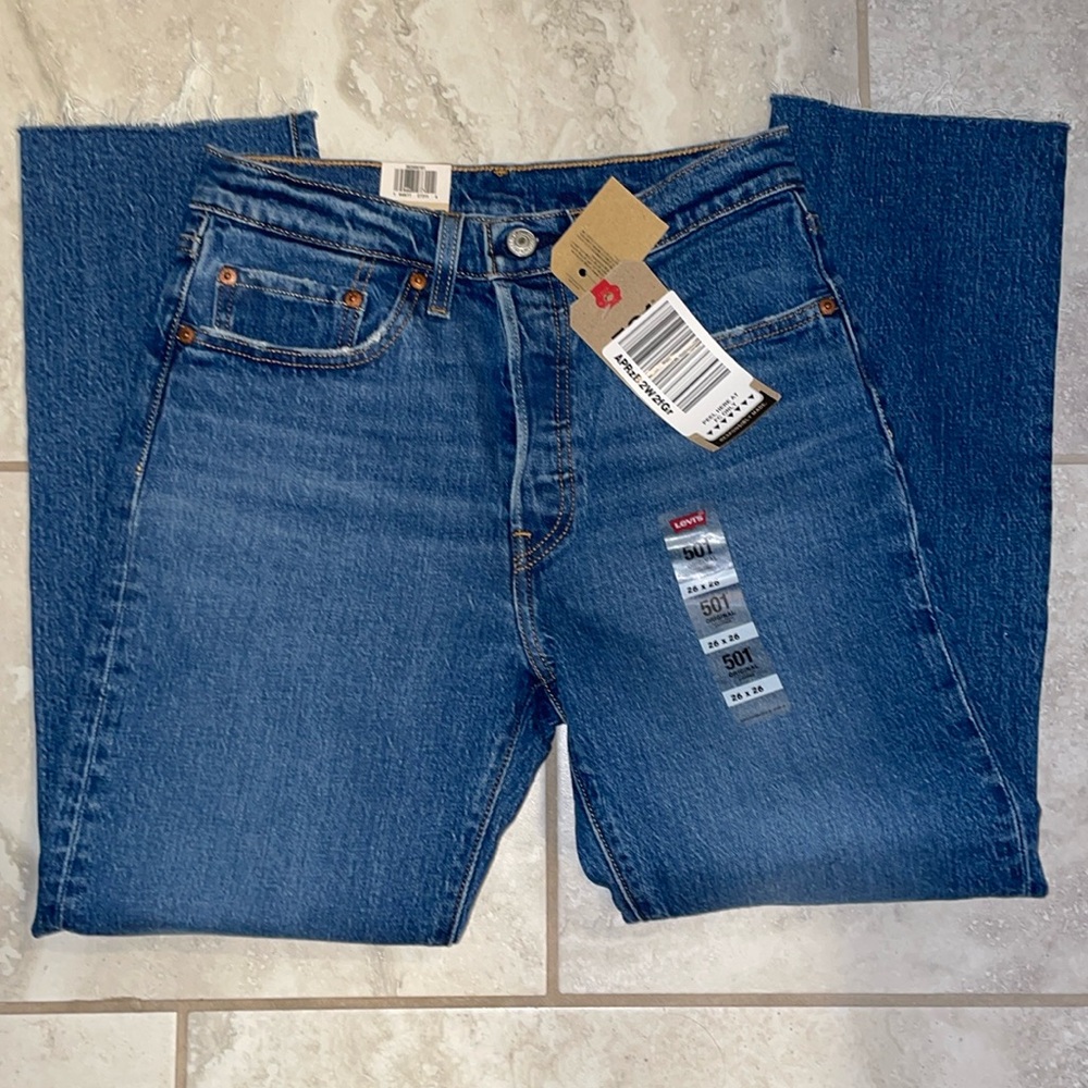 Levi Cropped 501